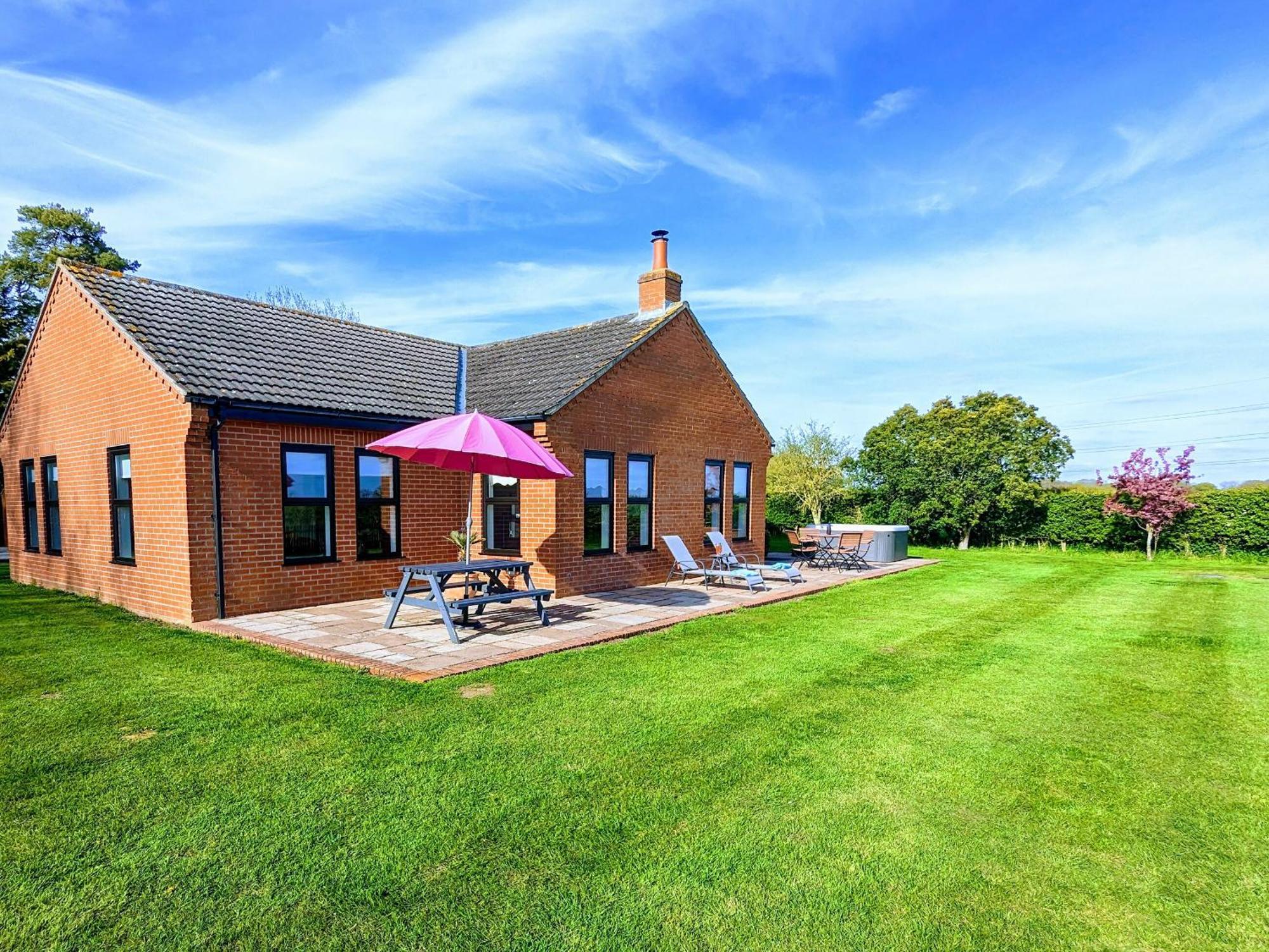 Highgrove Villa Gissing ภายนอก รูปภาพ